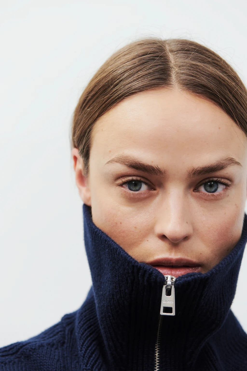 Closed Cropped Troyer Dark Navy