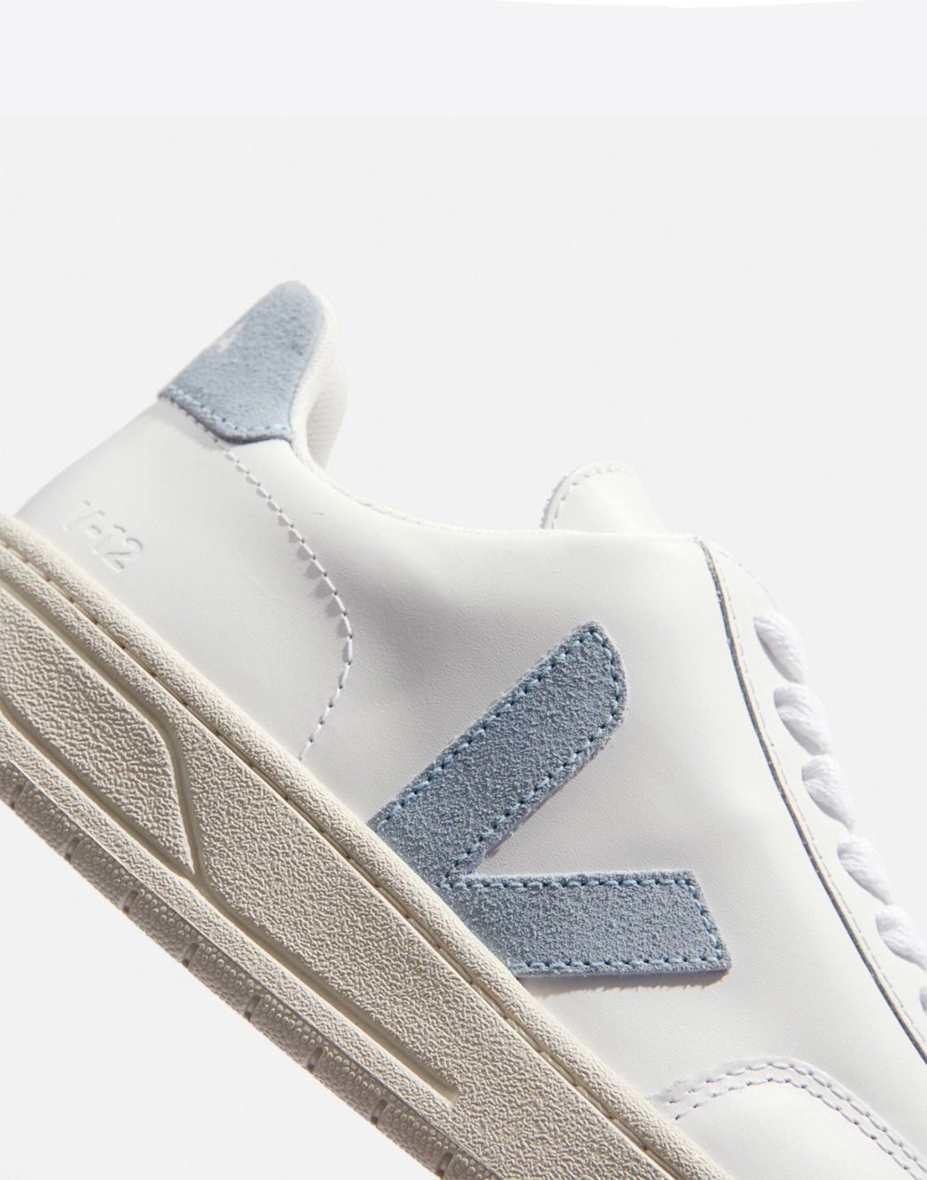 VEJA V-12 Leather White Steel
