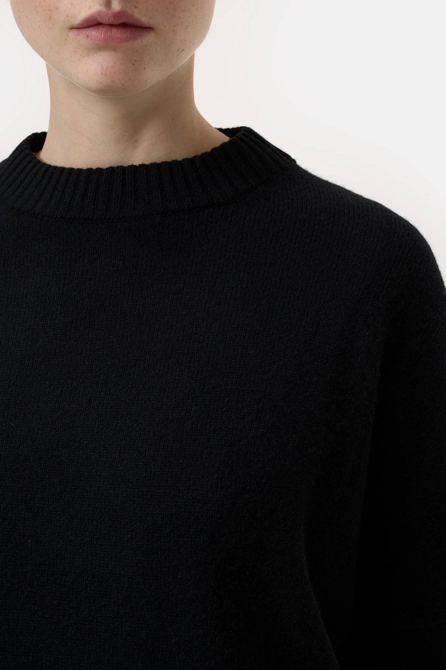Closed Wool Round Neck Jumper Black