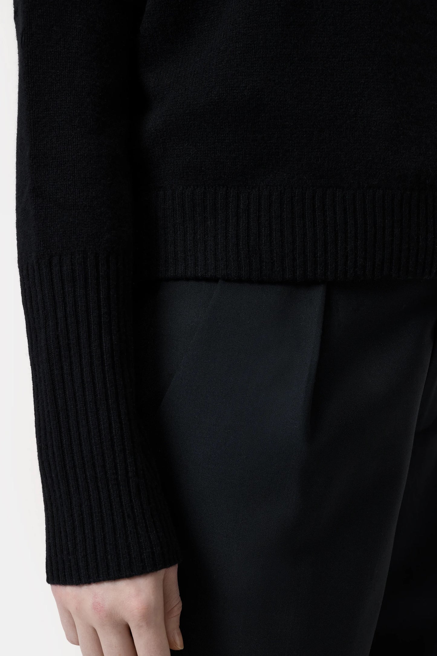 Closed Wool Round Neck Jumper Black