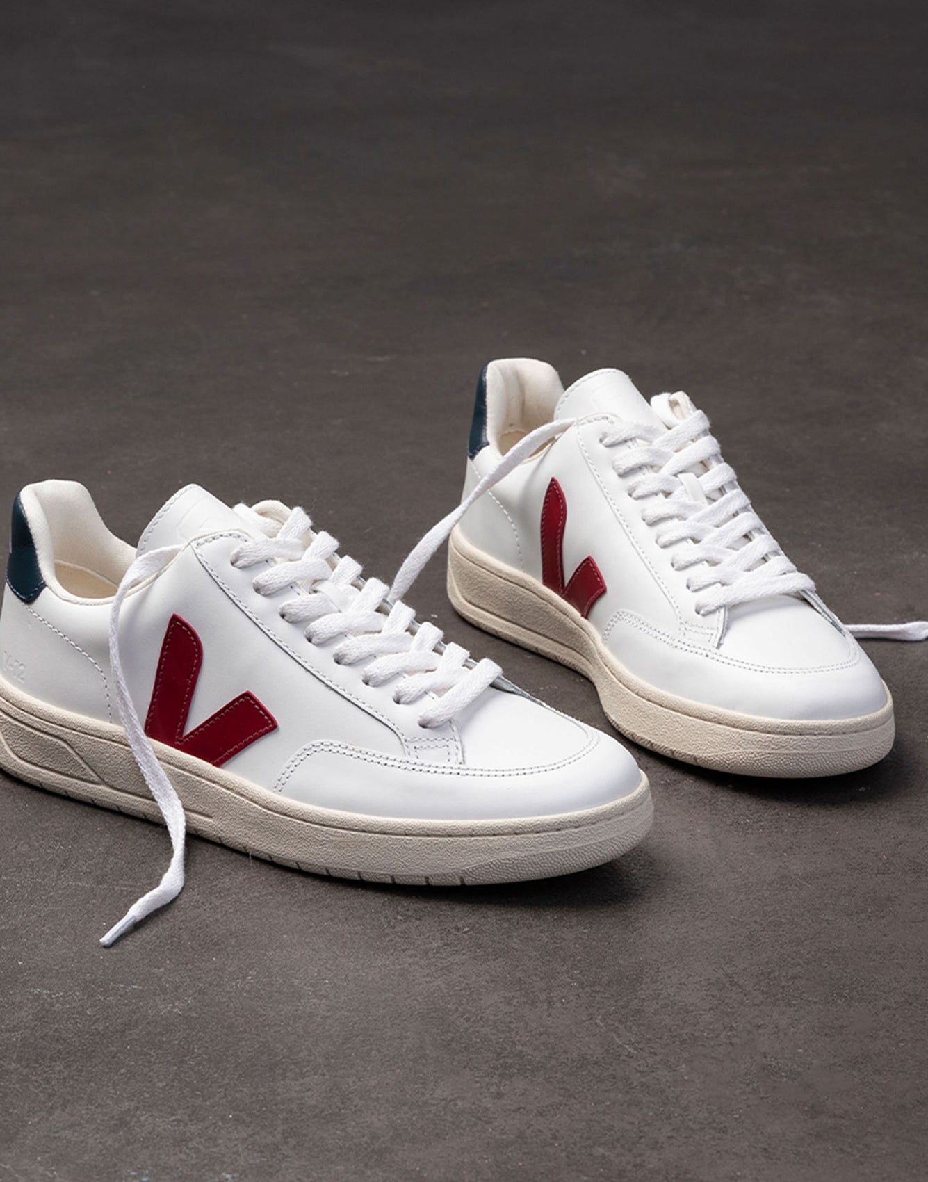 VEJA V-12 extra white marsala nautico