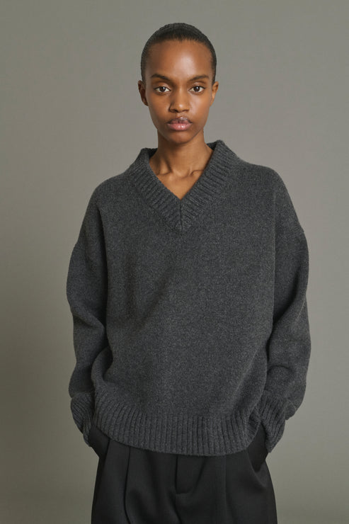 Soeur Julie Oversize V Collar Pull Anthracite Grey