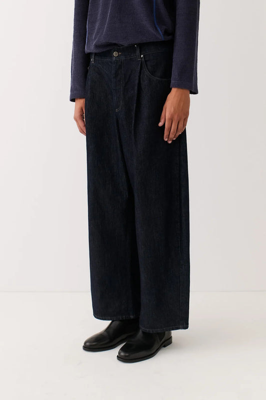 A Kind Of Guise Duma Pleated Denim Almost Raw