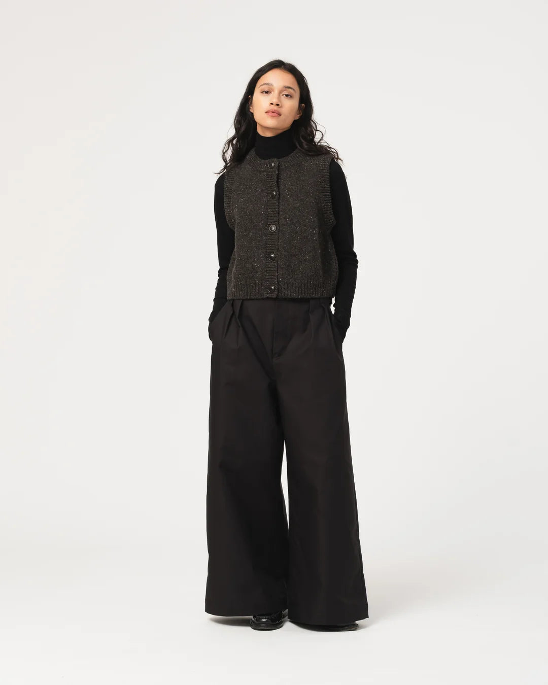 Girls Of Dust Welsh Vest Neppy Wool Asphalt