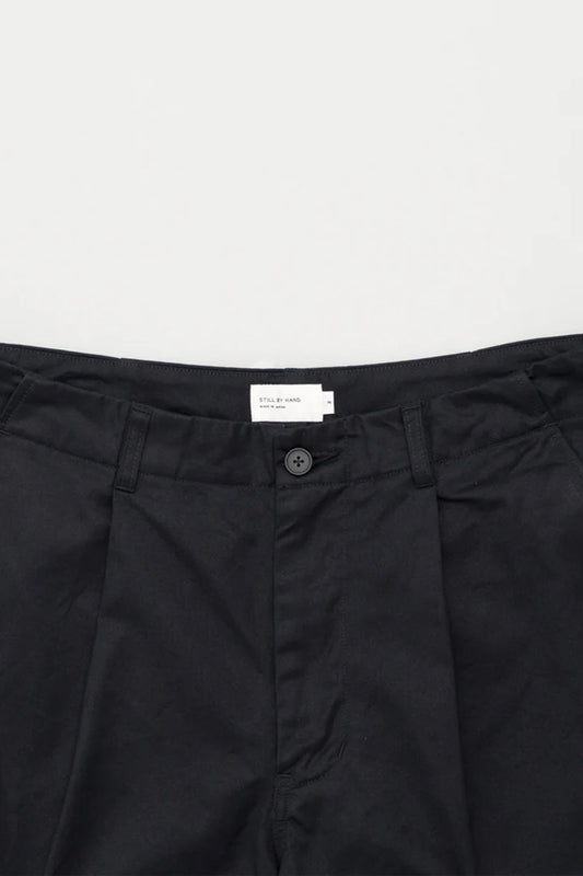 Still By Hand Tapered Pleated Pant Black Navy